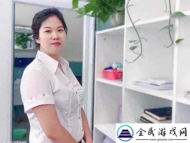 現(xiàn)任女教師