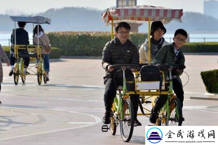 一前一后三人騎行