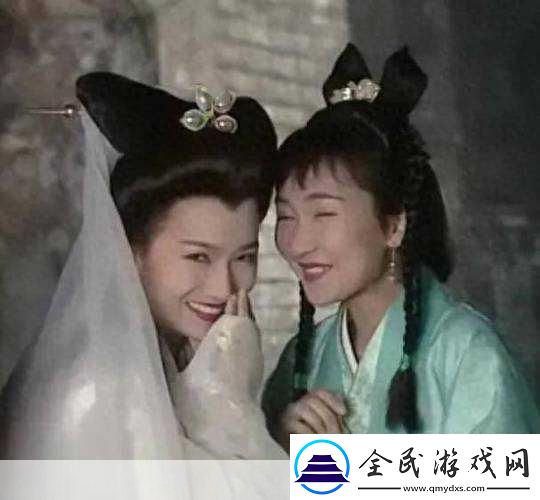 許仙當著白娘子曹小青