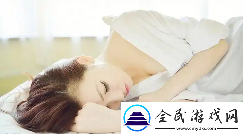《豐滿的女鄰居》三級沖上熱搜：網(wǎng)友直呼代入感超強，每個場景都讓人心潮澎湃！